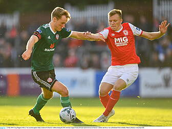 St Patrick's Athletic carry sl...